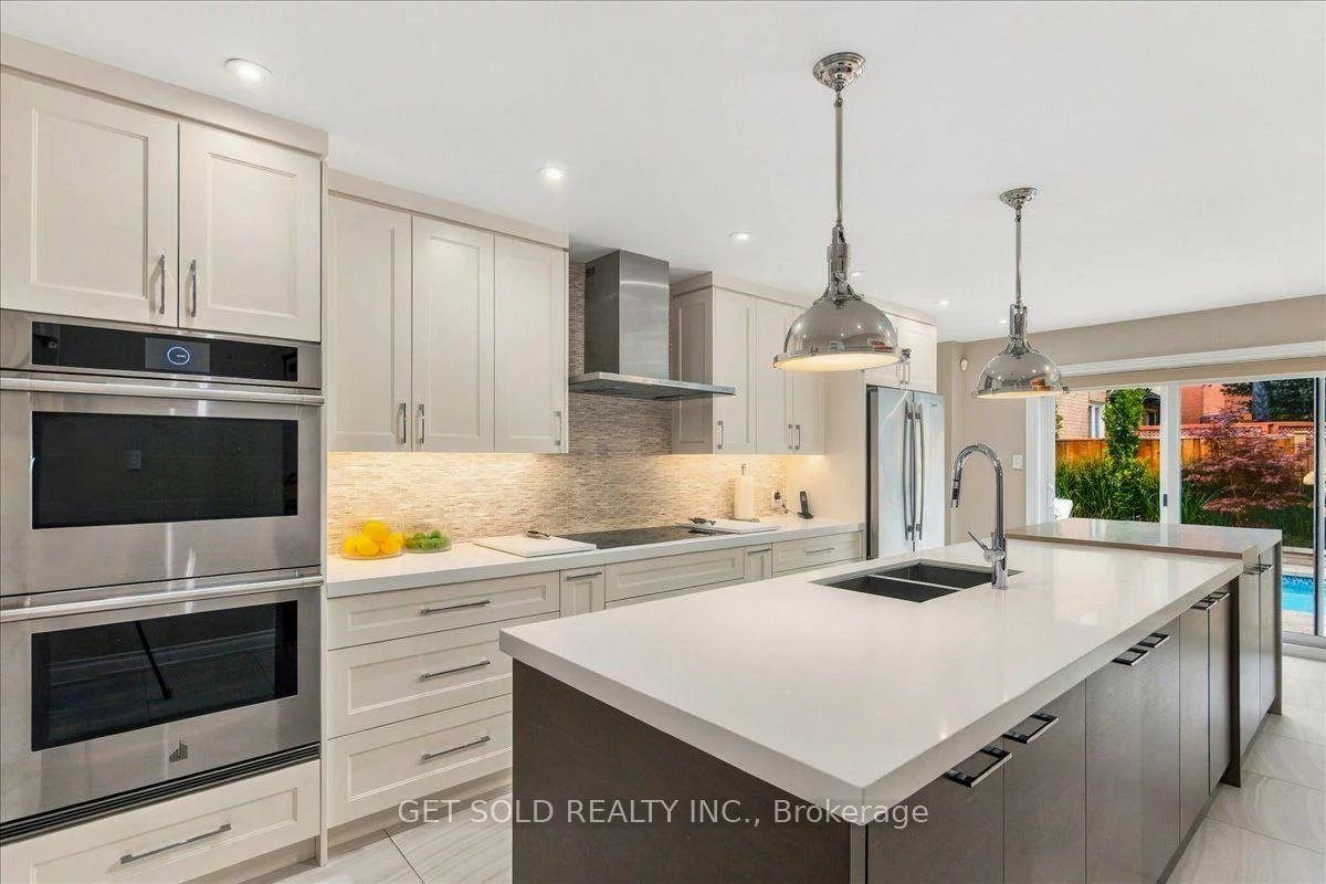 10, Coldwater, Beverley Glen, Vaughan