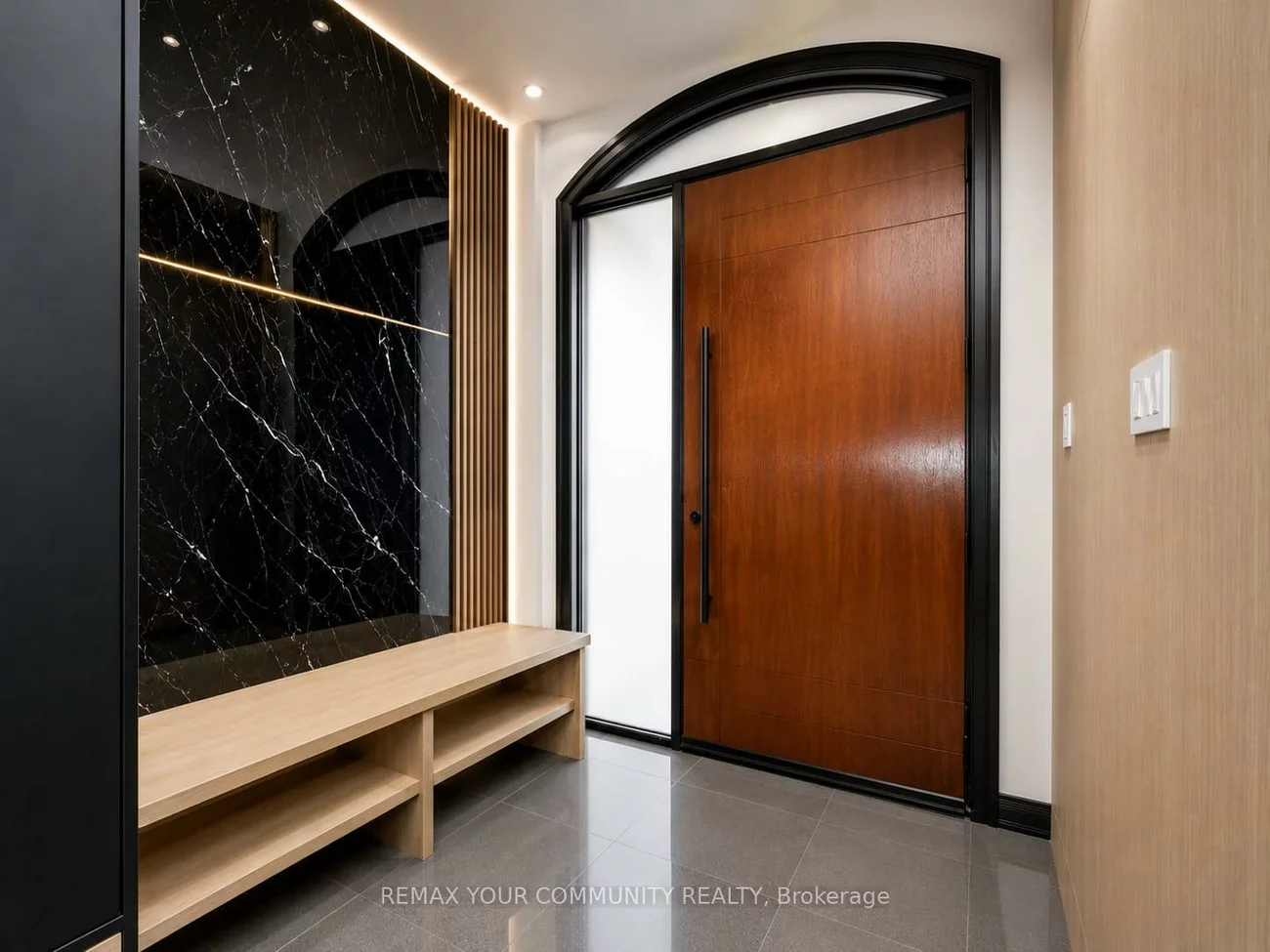120, Hatton Garden, Vellore Village, Vaughan