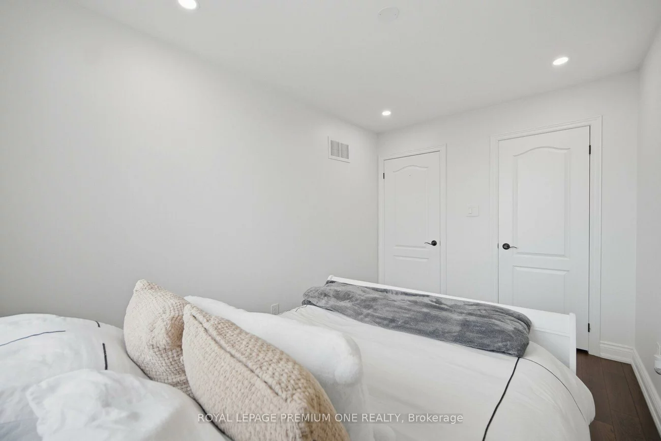 169, Venice Gate, Vellore Village, Vaughan