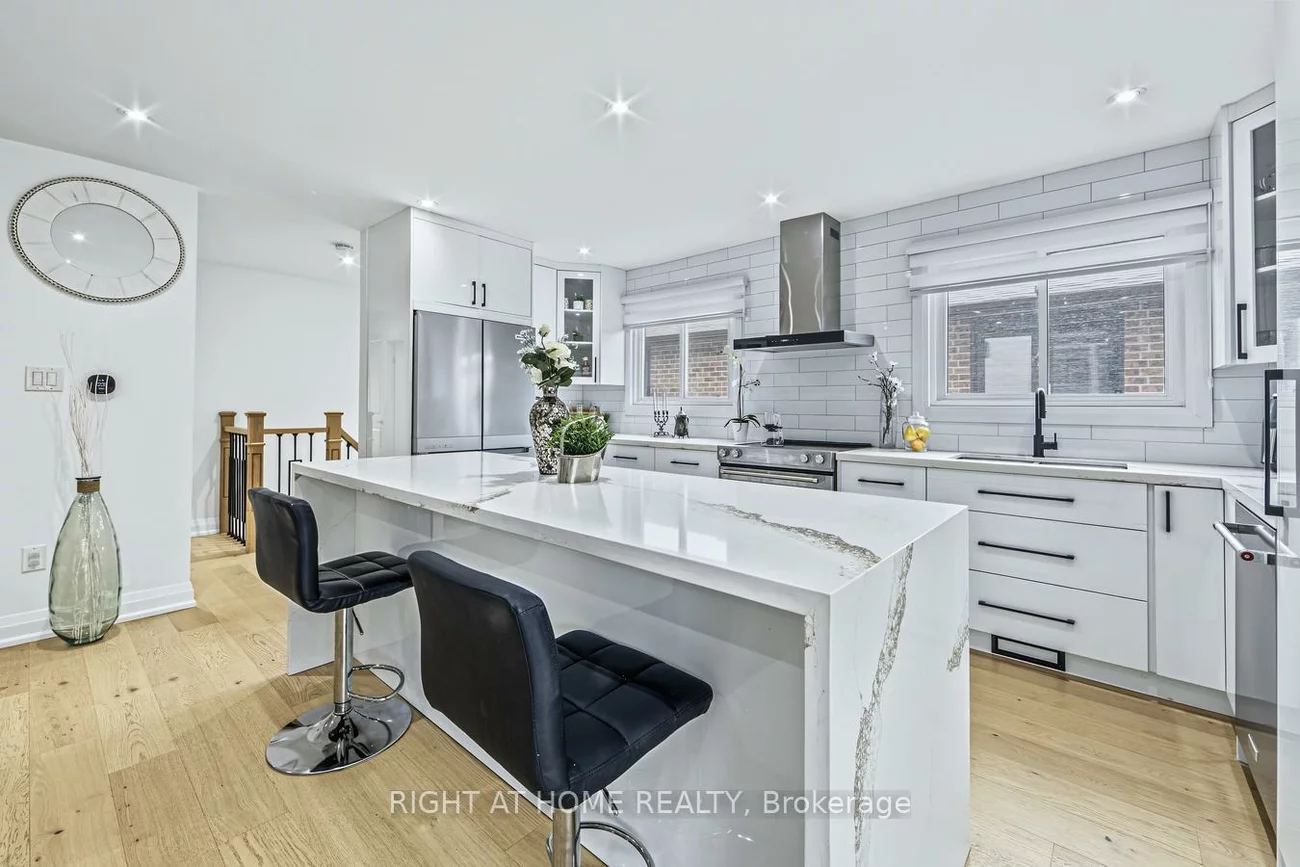 84, Aberdeen, East Woodbridge, Vaughan