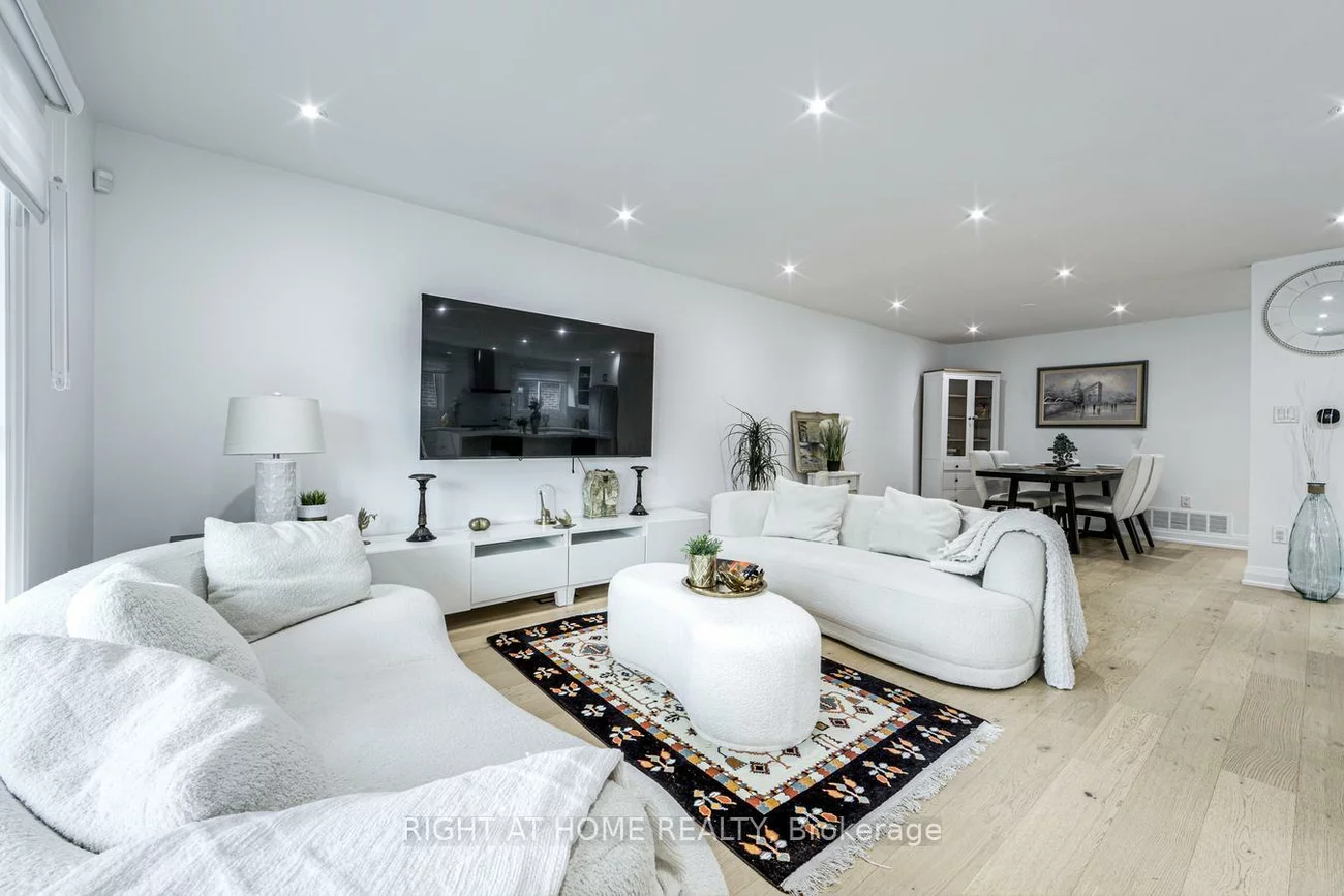 84, Aberdeen, East Woodbridge, Vaughan