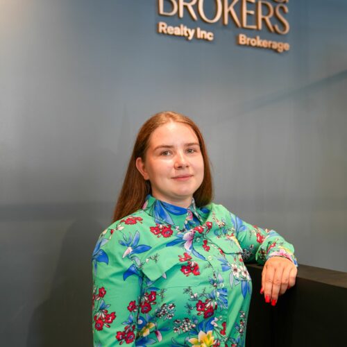 Kristina Pshenitsina is a Real Estate Broker with Brewing Brokers Team 