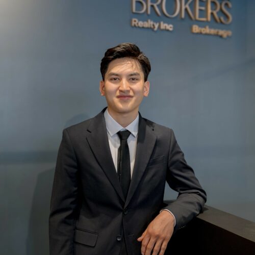 Shuja Rezai is a Real Estate Broker with Brewing Brokers Team